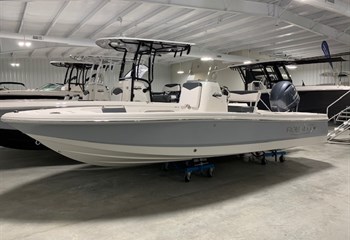 2022 Robalo 206 Cayman Alloy Gray  Boat